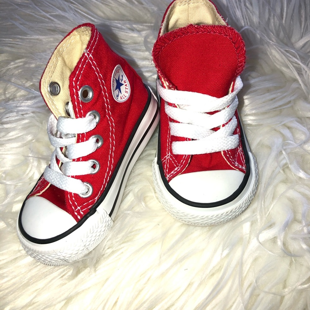 Red Converse. - Picture 4 of 4
